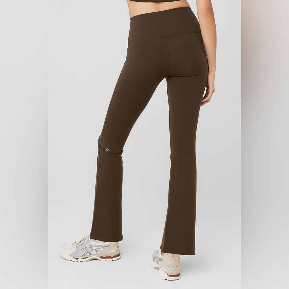 ALO Yoga Airbrush High-Waist 7/8 Bootcut Legging in Espresso